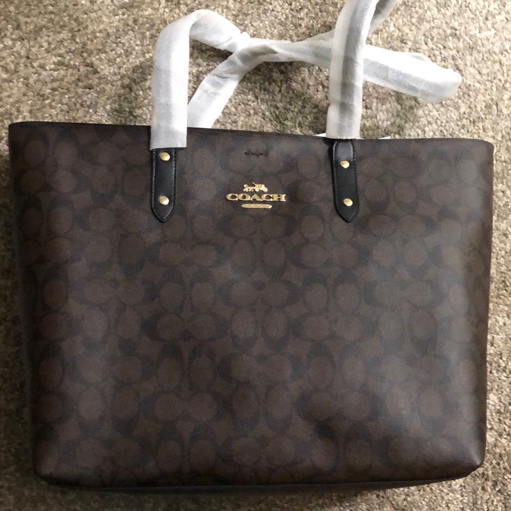 NWT Coach Signature Town Tote.